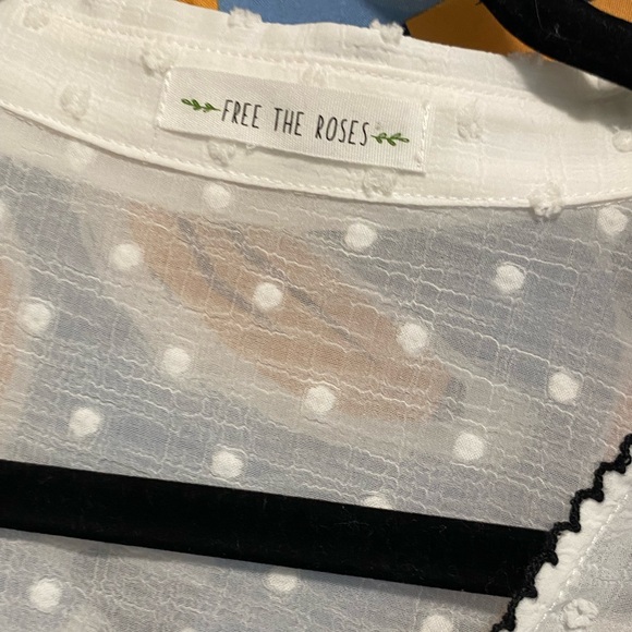 Free the Roses - White Long Sleeve Ruffled Blouse - Picture 3 of 5